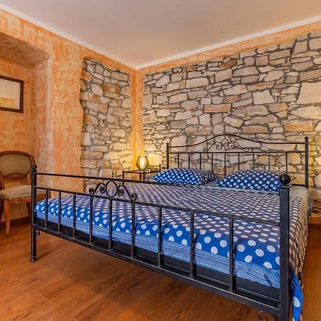 Σπίτι διακοπών In With Wifi Μεντουλίν