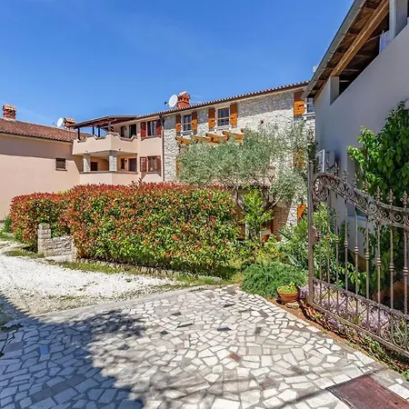 4 Bedroom Pet Friendly In