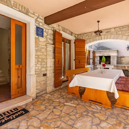 Pet Friendly In With Wifi Holiday home Medulin