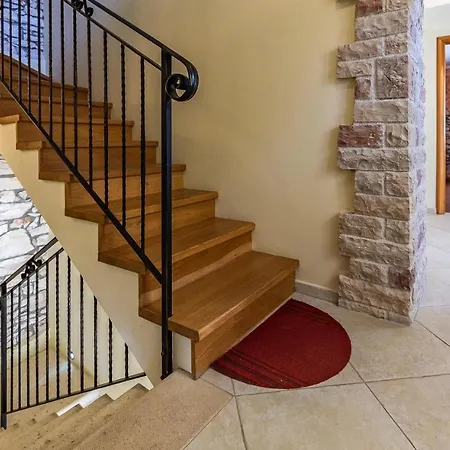 Dom wakacyjny 4 Bedroom Pet Friendly In *