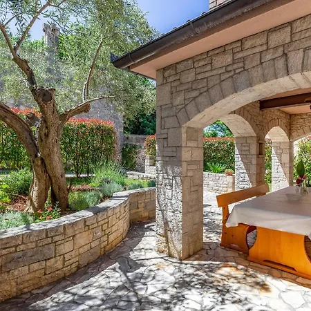 Nyaraló 4 Bedroom Pet Friendly In *