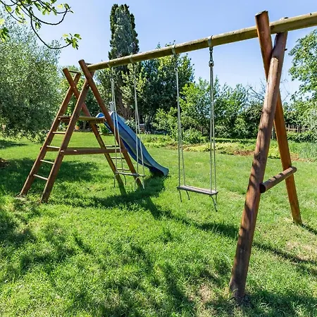 4 Bedroom Pet Friendly In *