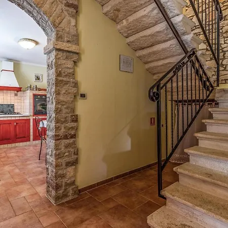 4 Bedroom Pet Friendly In *