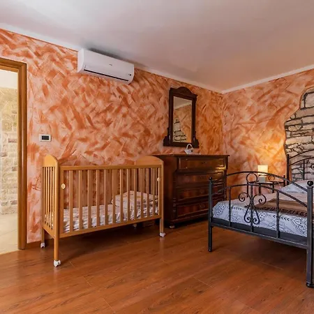 4 Bedroom Pet Friendly In *