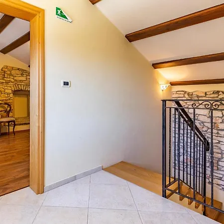 4 Bedroom Pet Friendly In *